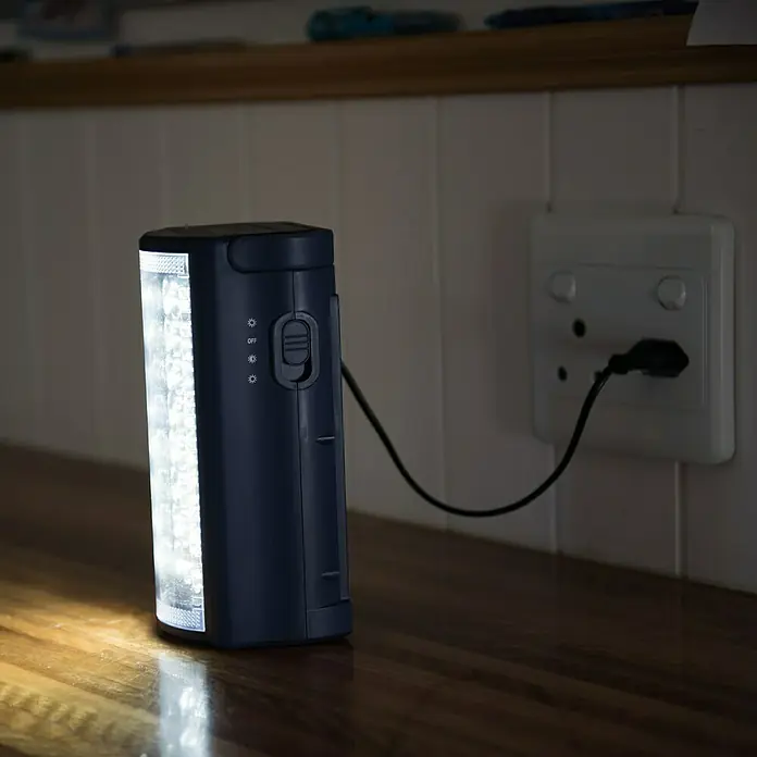 Linterna LED con USB - 1.000 lm, Conexión USB