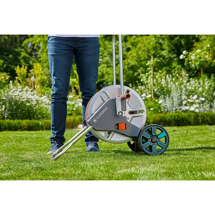 Gardena Kolica za vrtno crijevo CleverRoll M Metall - Plastika/metal, Kapacitet crijeva: 60 m, 13 mm (½″) - Proizvod u upotrebi