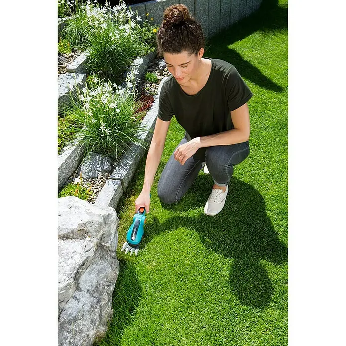 Gardena ComfortCut Akku-Gras- & Strauchschere - 3,6 V, Li-Ionen, 3 Ah, 1 Akku, Schnittbreite: 8 cm - Anwendungsbeispiel