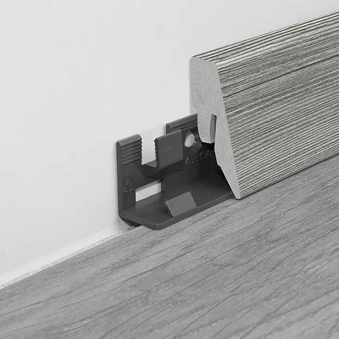 LOGOCLIC Sockelleiste K40 C Hickory Amalfi - 2,6 m x 19 mm x 40 mm, Gerade - Detailaufnahme