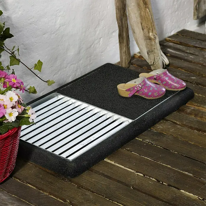 Plus Fußabtreter Cubic - 48 x 88 x 4 cm, Schwarz, Silber, Ausführung: Kokosmatte seitlich/Mit Gummiumrahmung - Stimmungsaufnahme