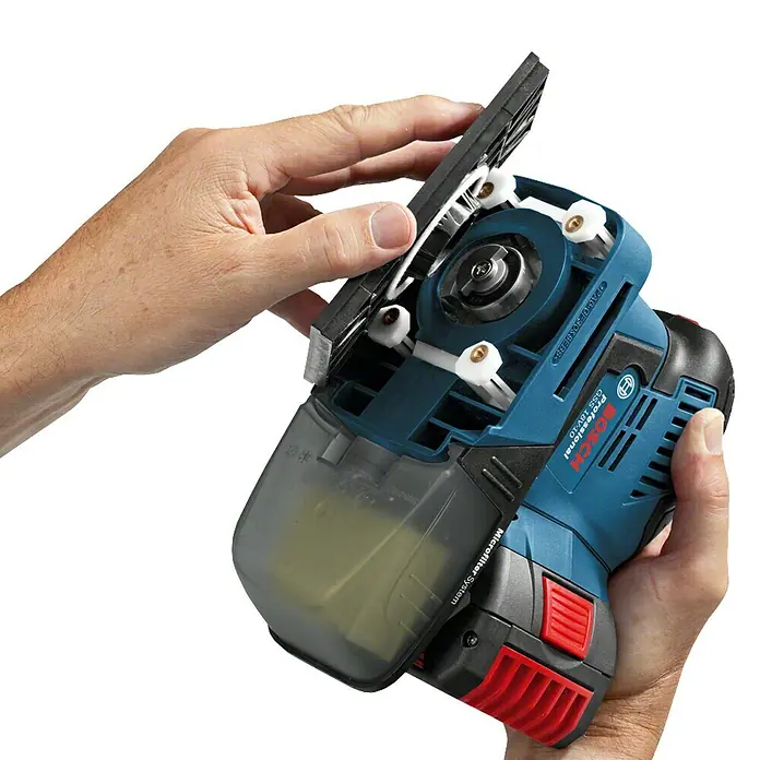 Bosch Professional Akku-Schwingschleifer GSS 18V-10 L-Boxx - 18 V, Ohne Akku, Leerlaufschwingzahl: 11.000 - 22.000 U/min - Anwendungsbeispiel