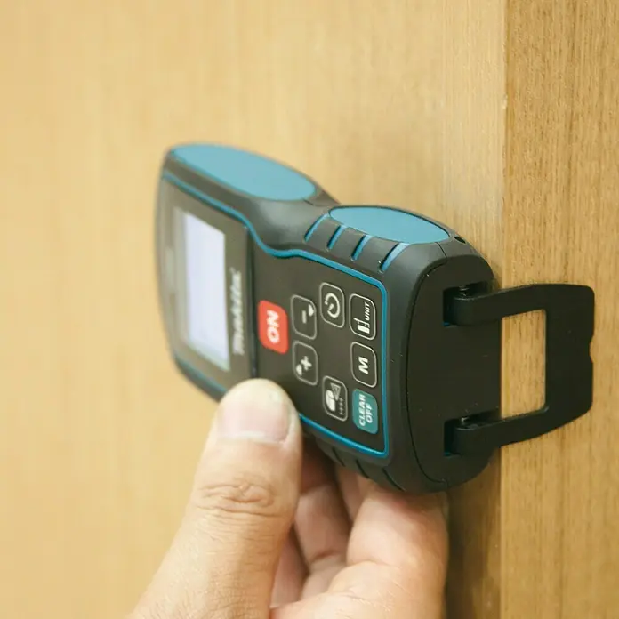 Makita Laserentfernungsmesser LD080P - Messbereich: 0,05 - 100 m - Anwendungsbeispiel