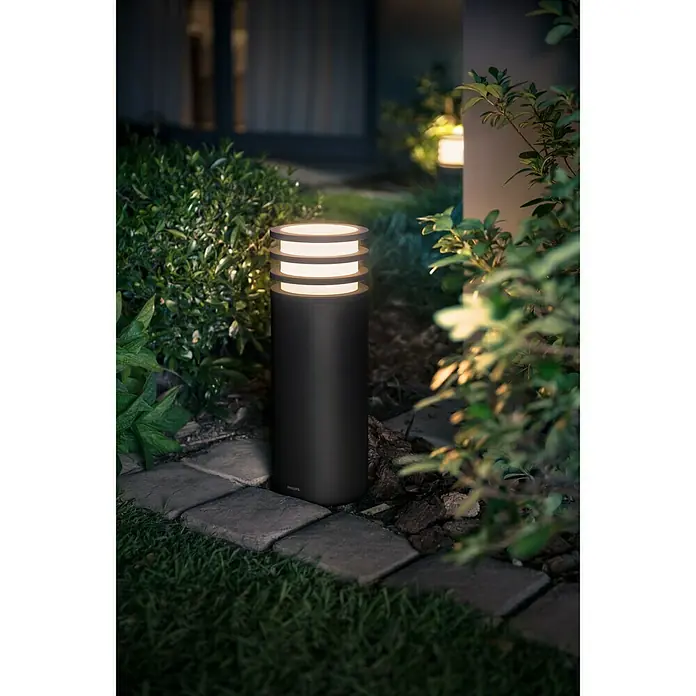 Philips Hue LED-Sockelleuchte Lucca - 1-flammig, 9,5 W, Warmweiß, IP44