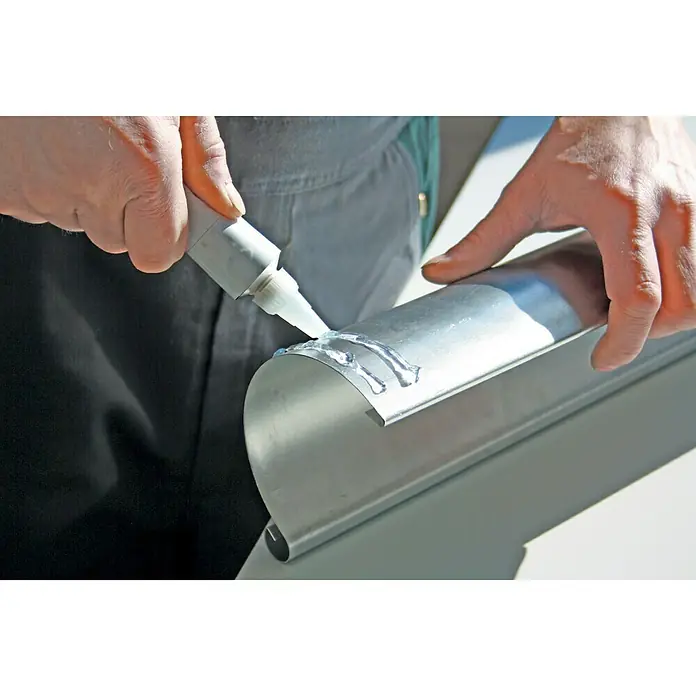 Sarei Spezialkleber Fix All für Dachrinnen - 130 g, Lösemittelfrei, Isocyanatfrei, Silikonfrei - Anwendungsbeispiel