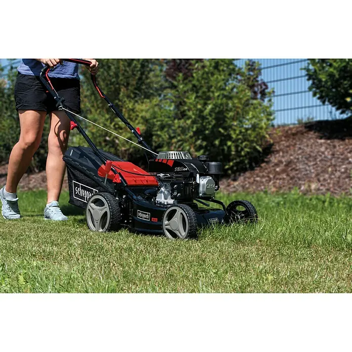 Scheppach Benzin-Rasenmäher MP132-42 - Schnittbreite: 42 cm - Anwendungsbeispiel