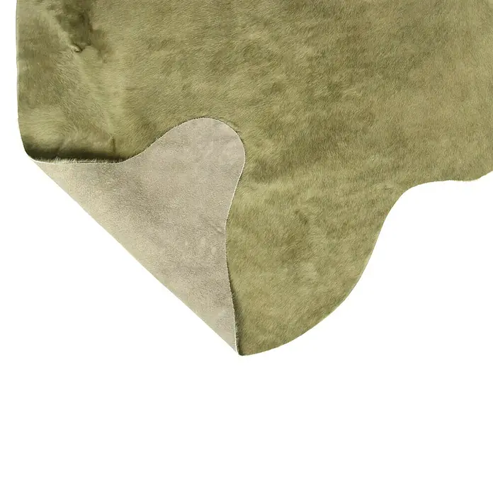 Esbeco Decoratieve koeienhuid - Groen, 100 % echt bont, Oppervlakte ca.: 3 m² - 4 m² - Close-up