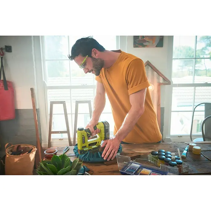 Ryobi ONE+ Grapadora de batería R18ST50-0 - 18 V, Iones de litio, Número de baterías: Sin batería