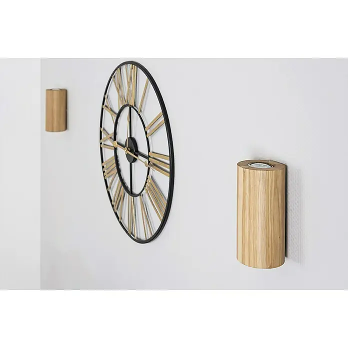 Spotlight LED-Wandleuchte rund - 5 W, Ø x H: 100 mm x 20 cm, Eiche, Warmweiß - Stimmungsaufnahme