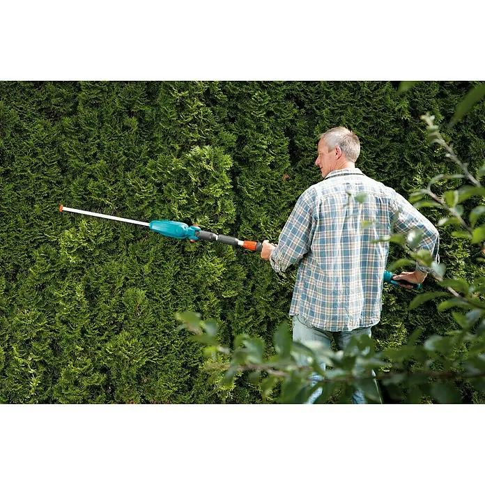 Gardena Teleskopske škare za živicu THS Li-18/42 - 18 V, 2,6 Ah, 1 baterija, Litij-ionska - Proizvod u upotrebi