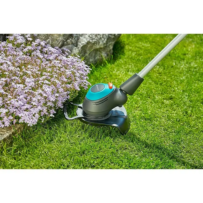 Gardena Električni trimer za travu EasyCut 450/25 - 450 W, Širina reza: 25 cm - Proizvod u upotrebi