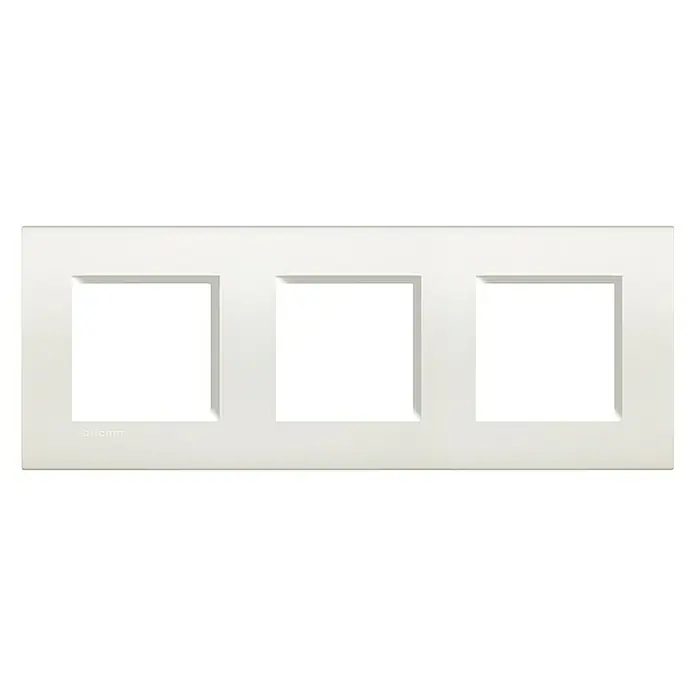 Bticino Living Light Marco - Blanco, x 3, Plástico, Montaje en la pared