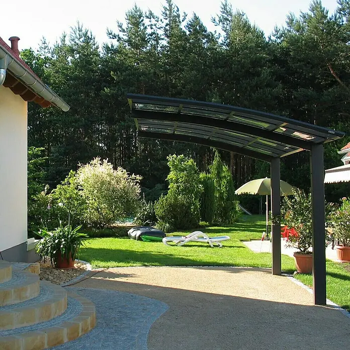 Ximax Carport Portoforte 110 - 4,9 x 2,7 m, Einfahrtshöhe: Max. 2,2 m, Mattbraun, Schneelast: 137 kg/m² - Stimmungsaufnahme