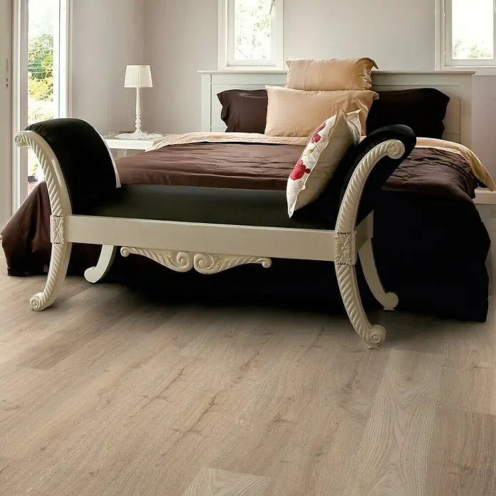 Decolife Vinylboden Comfort Hardy Oak - 1.220 x 185 x 10,5 mm, Landhausdiele - Stimmungsaufnahme