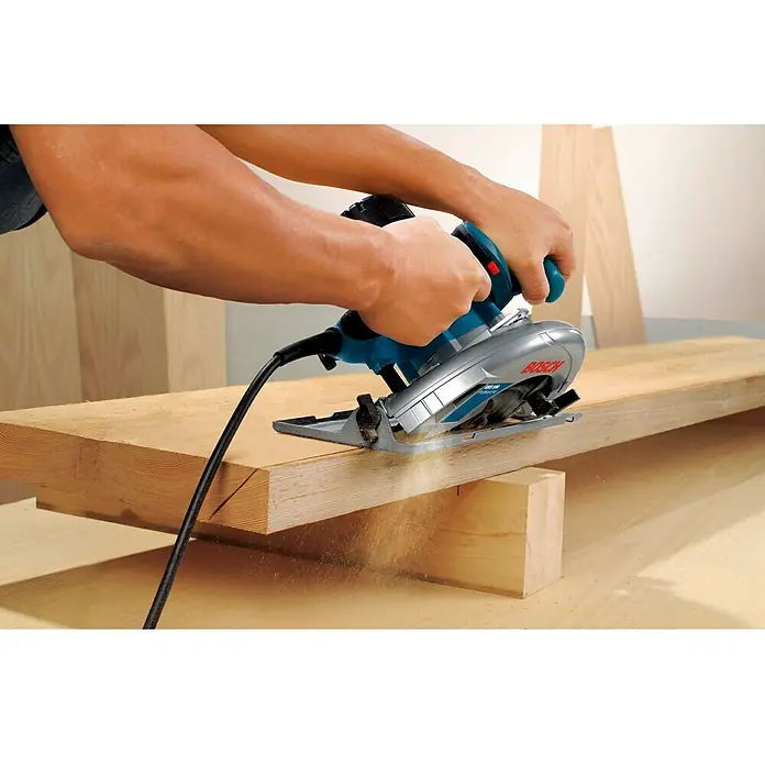 Bosch Professional Ručna kružna pila GKS 190 - 1.400 W, List pile: Ø 190 mm, Broj okretaja pri praznom hodu: 5.500 okr/min - Proizvod u upotrebi