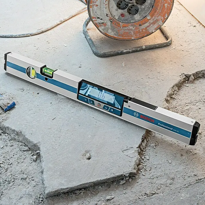 Bosch Professional Digitalna libela GIM 60 - 600 mm, Mjerni opseg: 0° - 360° (4 x 90°) - Proizvod u upotrebi