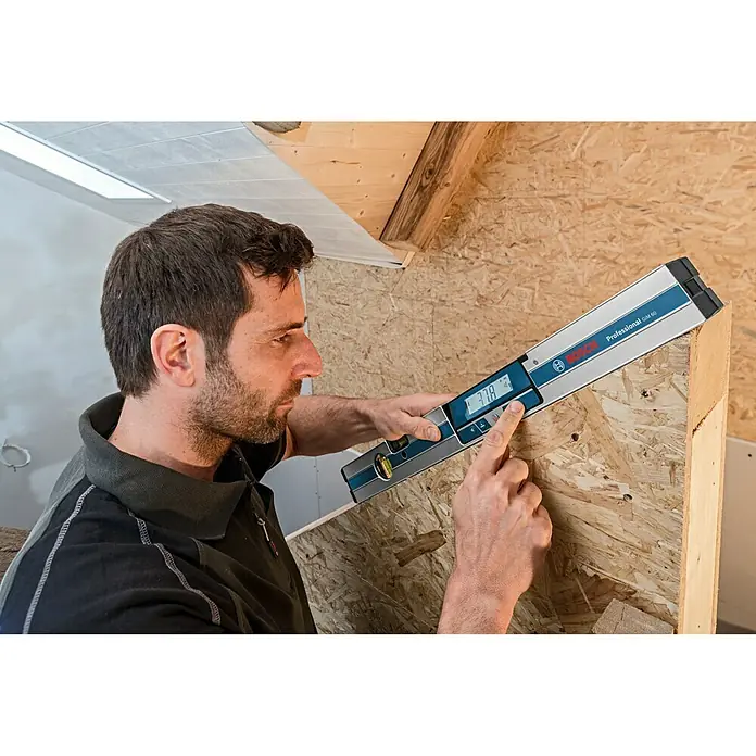 Bosch Professional Digitalna libela GIM 60 - 600 mm, Mjerni opseg: 0° - 360° (4 x 90°) - Proizvod u upotrebi