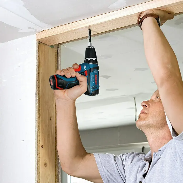 Bosch Professional Akku-Bohrschrauber GSR 12V-15 - 12 V, Li-Ionen, Ohne Akku, Leerlaufdrehzahl: 0 U/min - 1.300 U/min - Anwendungsbeispiel