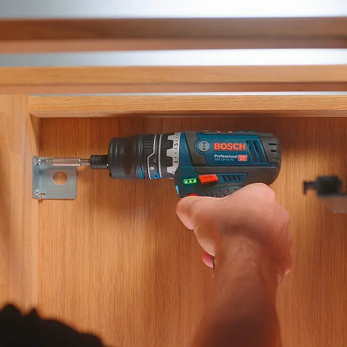 Bosch Professional Akku-Bohrschrauber GSR 12V-15 FC - 12 V, Li-Ionen, 2 Ah, Anzahl Akkus: 2 Akkus, Leerlaufdrehzahl: 0 U/min - 1.300 U/min - Anwendungsbeispiel