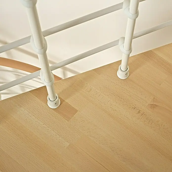 Fontanot Spindeltreppe KloeXtra - Durchmesser: 140 cm, Weiß, Farbe Stufen: Buche Hell, Geschosshöhe: 253 cm - 283 cm - Detailaufnahme