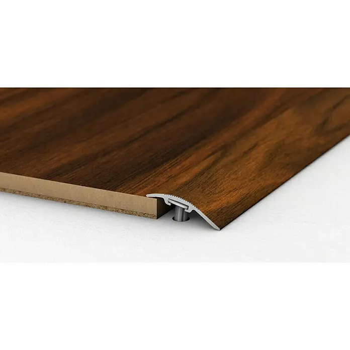 LOGOCLIC Anpassprofil 205 - Nussbaum, 0,9 m x 37 mm, Montageart: Schrauben - Detailaufnahme