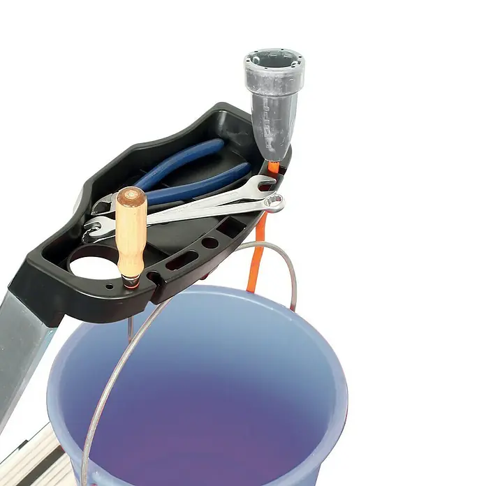 Krause Monto Stufenstehleiter Safepro - Arbeitshöhe: 2,4 m, Anzahl Tritte: 2 Stufen, Tiefe Stufen: 125 mm, Aluminium - Detailaufnahme