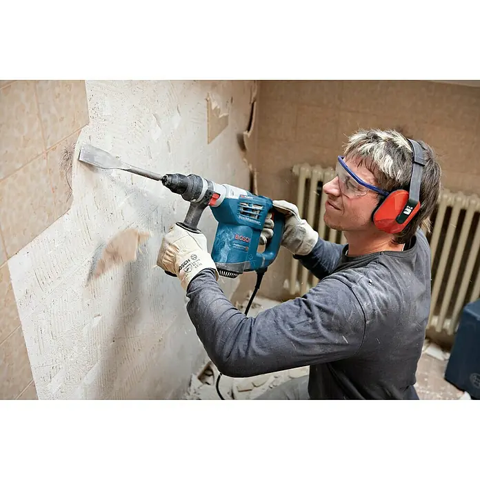 Bosch Professional Bohrhammer GBH 4-32 DFR - 900 W, 0 U/min - 760 U/min, Einzelschlagstärke: 4,2 J - Anwendungsbeispiel