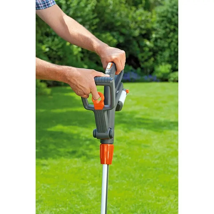 Gardena ComfortCut Akumulatorski trimer Li-18/23R - 18 V, Bez akumulatora, Širina reza: 23 cm - Proizvod u upotrebi