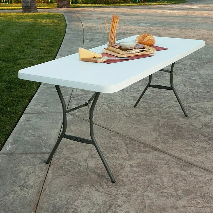 Lifetime Gartentisch - L x B: 183 x 76 cm, Weiß, Klappbar - Stimmungsaufnahme