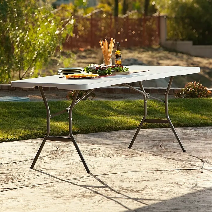 Lifetime Gartentisch - L x B: 183 x 76 cm, Weiß, Klappbar - Stimmungsaufnahme