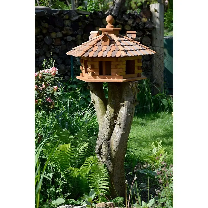 Dobar Sechseck-Vogelfutterhaus - 68 x 59 x 46 cm - Stimmungsaufnahme