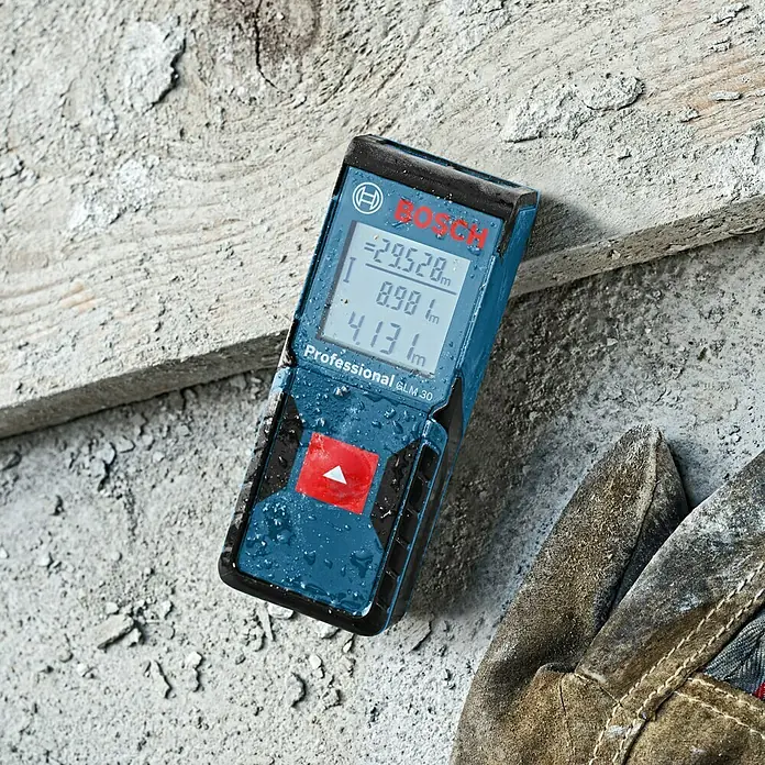 Bosch Professional Laserski daljinomjer GLM 30 - Mjerni opseg: 0,15 - 30 m - Proizvod u upotrebi