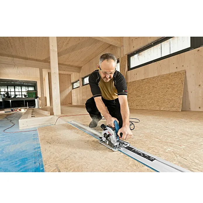 Bosch Professional Handkreissäge GKS 55+ G - 1.200 W, Sägeblatt: Ø 165 mm, Leerlaufdrehzahl: 4.900 U/min - Anwendungsbeispiel