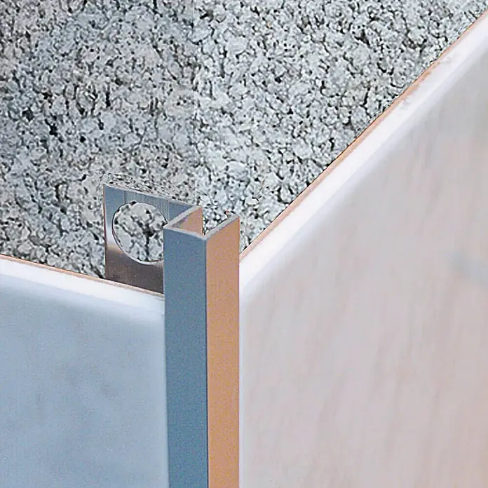 Perfil cuadrado multiusos Brillo - Aluminio, Plateado, 2,5 m x 12 mm - Producto en uso