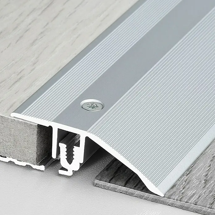 LOGOCLIC Anpassprofil 221 - Silber, 0,9 m x 44 mm, Montageart: Schrauben - Detailaufnahme