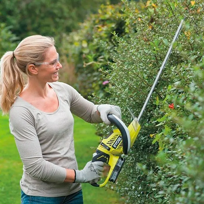 Ryobi ONE+ Akku-Heckenschere RHT184520 - 18 V, Li-Ionen, 2 Ah, Anzahl Akkus: 1 Akku, Schnittlänge: 45 cm