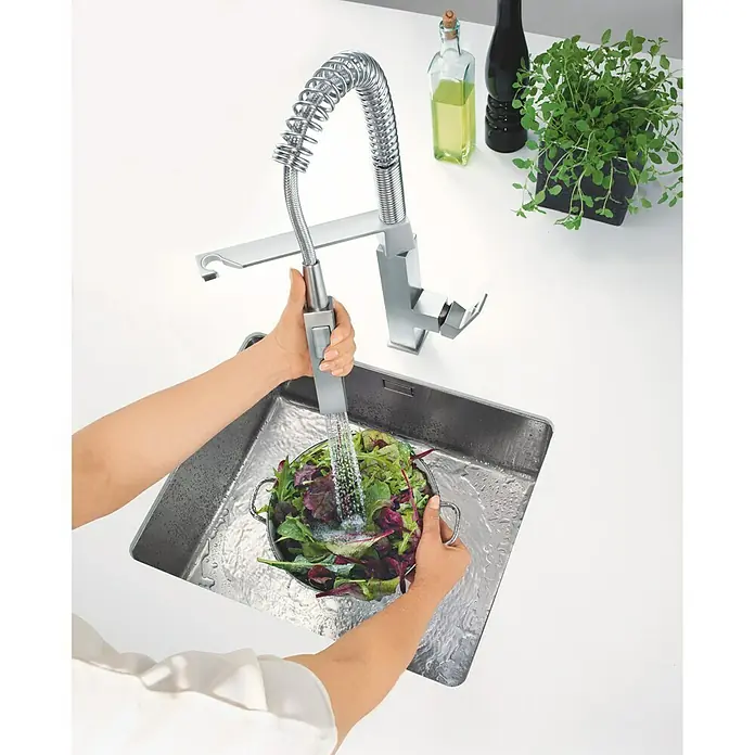 Grohe Eurocube Spültischarmatur - Edelstahl, Matt, Spiralfeder - Anwendungsbeispiel