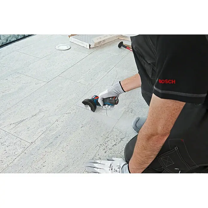 Bosch Professional Akku-Winkelschleifer GWS 12V-76 L-Boxx - 12 V, Ohne Akku, Durchmesser Scheibe: 76 mm, 19.500 U/min - Anwendungsbeispiel