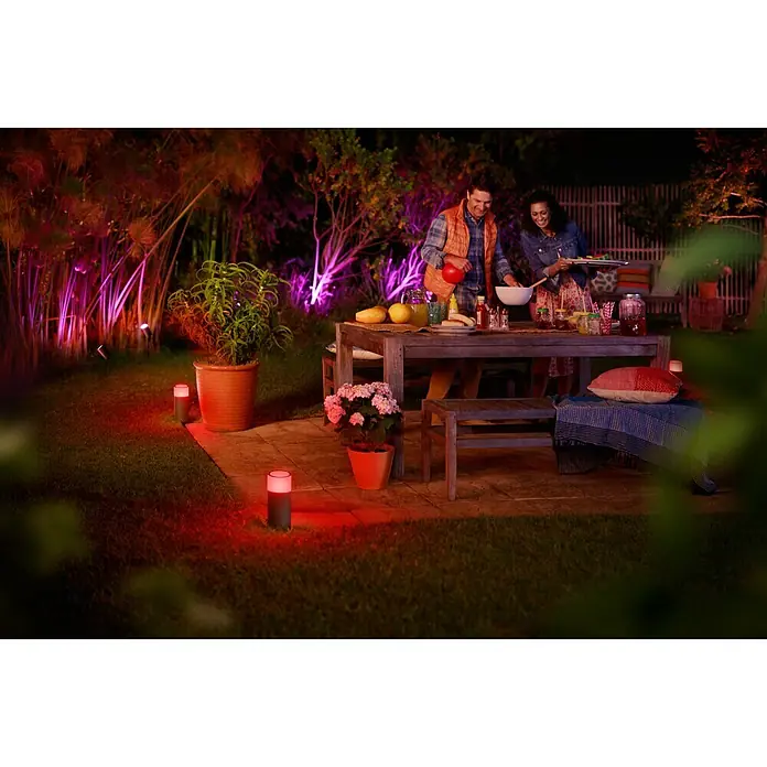 Philips Hue LED-Sockelleuchte Calla Erweiterung - 8 W, Anthrazit, L x B x H: 10,4 x 10,4 x 25,2 cm - Anwendungsbeispiel