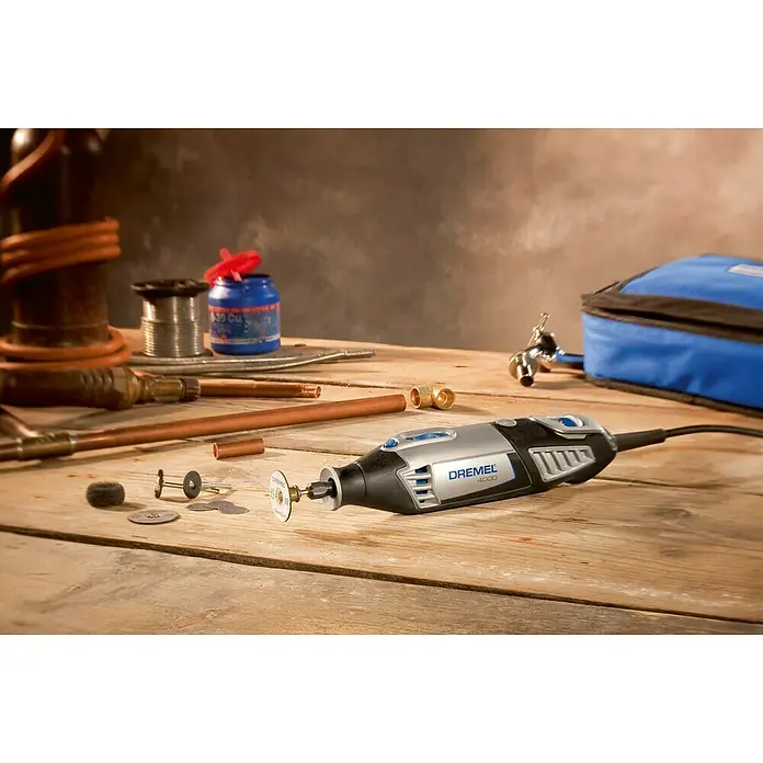 Dremel Juego de herramientas multifunción 4000 Platinum Edition - 5.000 r.p.m. - 35.000 r.p.m., 175 W - Producto en uso