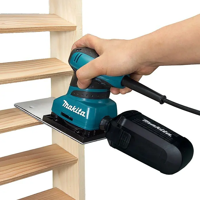 Makita Lijadora orbital BO4566 - 200 W, Número de oscilaciones: 28.000 r.p.m., Superficie abrasiva: 102 x 166 mm