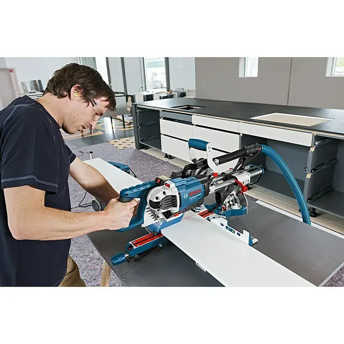 Bosch Professional Kappzugsäge GCM 8 SDE - 1.600 W, Durchmesser Sägeblatt: 216 mm, Leerlaufdrehzahl: 3.500 U/min - 5.000 U/min - Anwendungsbeispiel