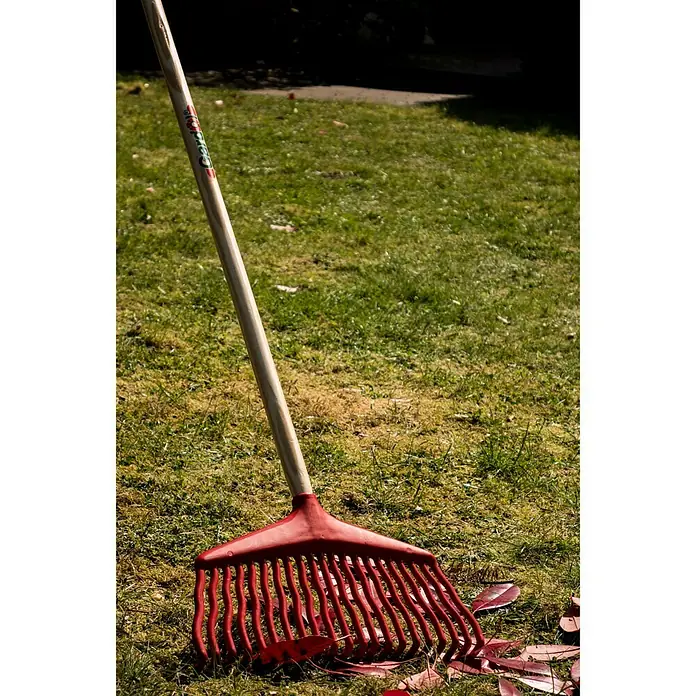 Gardol Laubbesen - Arbeitsbreite: 38 cm, Anzahl Zinken: 21, Langstiel - Anwendungsbeispiel