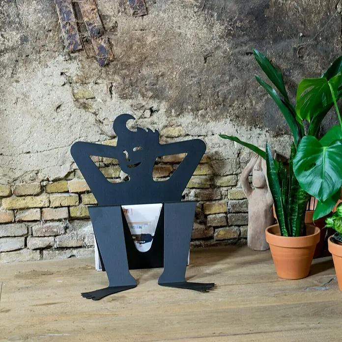Spinder Design Magazin-Ablage Zulu - L x B x H: 40 mm x 49 cm x 45 cm, Schwarz, Stahl - Stimmungsaufnahme