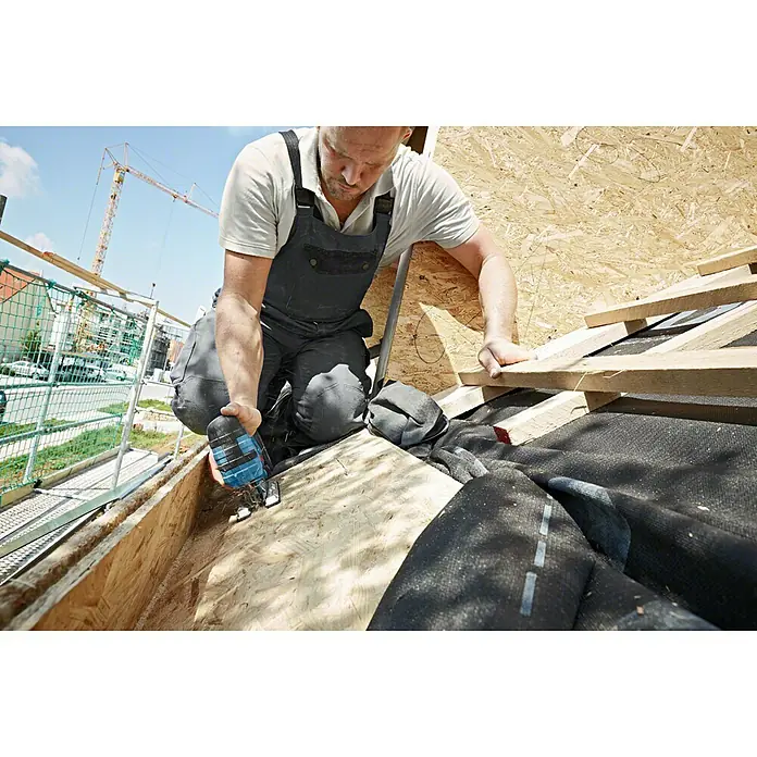 Bosch Professional Akku-Stichsäge GST 18 V-LI - 18 V, Ohne Akku, Leerlaufhubzahl: 550 - 2.700 U/min - Anwendungsbeispiel