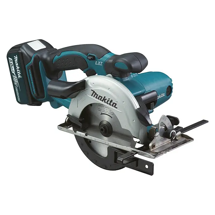Makita Akku-Handkreissäge DSS501RTJ - 18 V, 2 Akkus, 5 Ah, 0 U/min - 3.600 U/min, Sägeblatt: Ø 136 mm - Vorderansicht