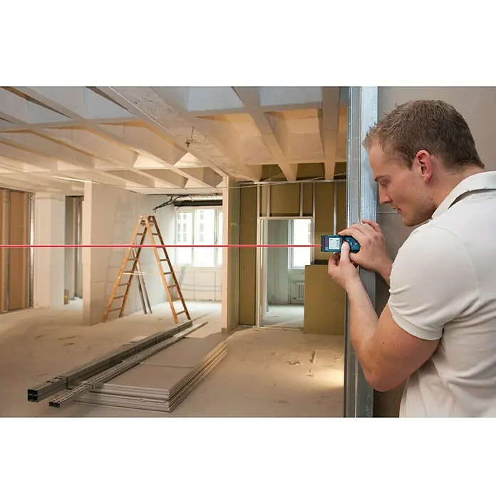 Bosch Professional Laserski daljinomjer GLM 40 - Mjerni opseg: 0,15 - 40 m - Proizvod u upotrebi