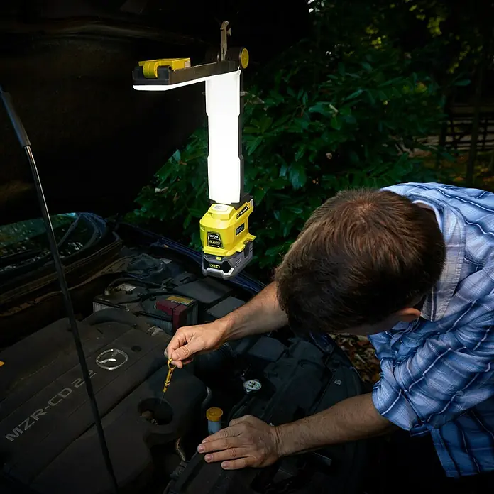 Ryobi ONE+ LED-Arbeitsleuchte - 18 V, Li-Ionen, Ohne Akku, 850 lm - Anwendungsbeispiel