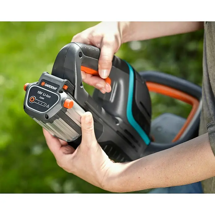 Gardena ComfortCut Akumulatorske škare za živicu Li-18/50 - 18 V, 2,6 Ah, Bez akumulatora, Litij-ionska - Proizvod u upotrebi
