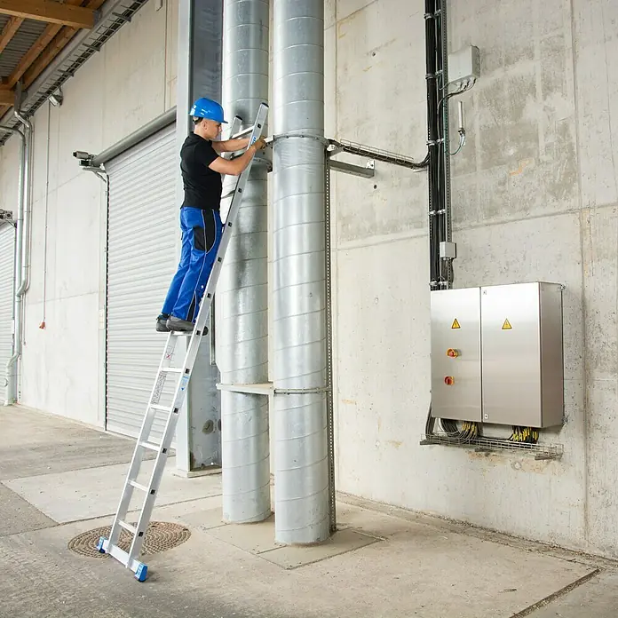 Krause Stabilo Sprossen-Anlegeleiter - Arbeitshöhe: 4,4 m, 12 Sprossen, Aluminium - Anwendungsbeispiel